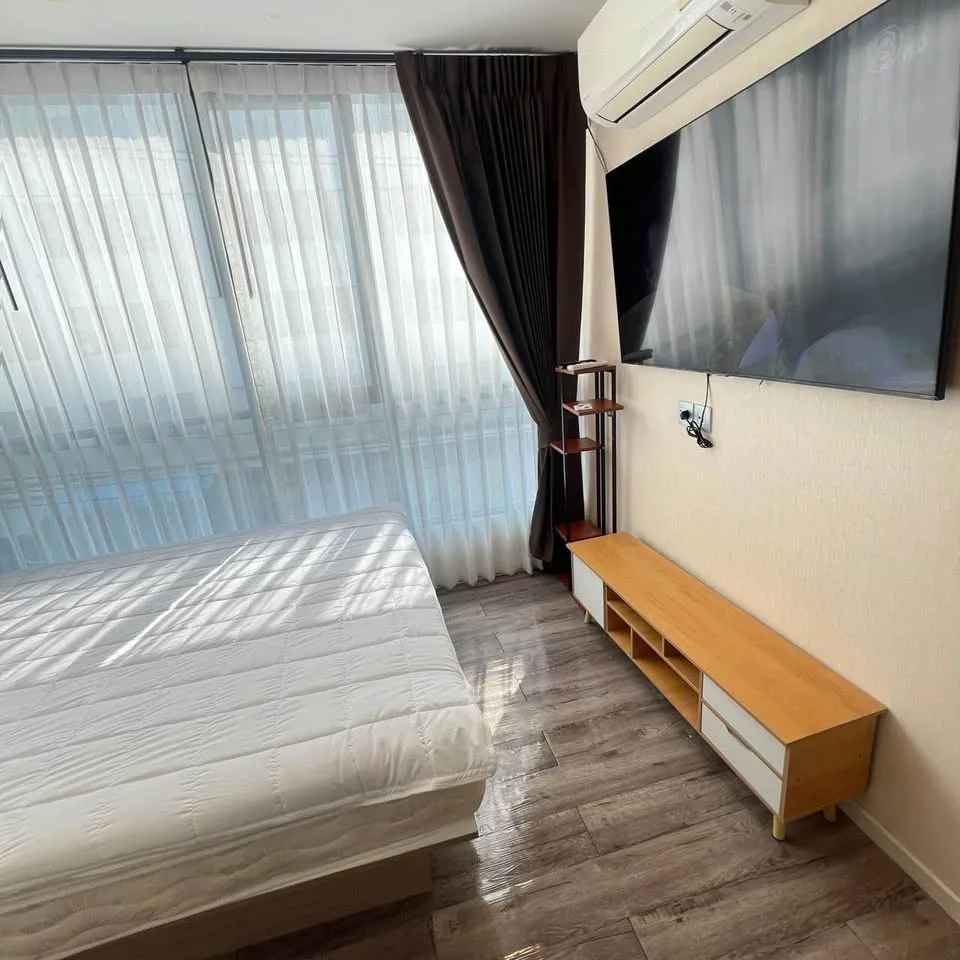 Brown Condo Huai Khwang 4