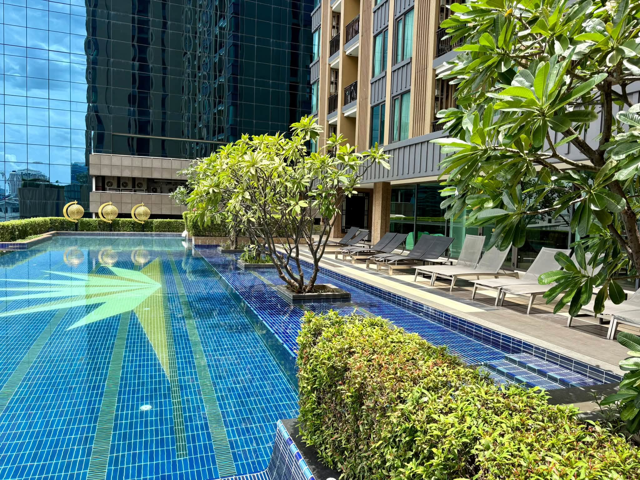 🏳️ Equinox condo 3