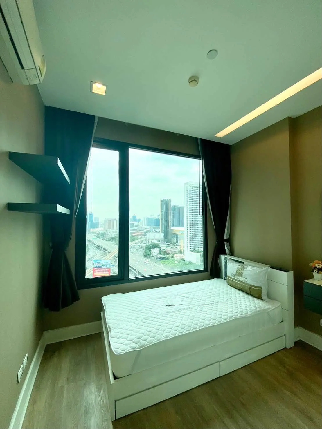 🏳️ Equinox condo 4